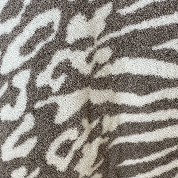 Barefoot Dreams Cozy Chic Ultra lite poncho one size asymmetrical super soft - Picture 8 of 12